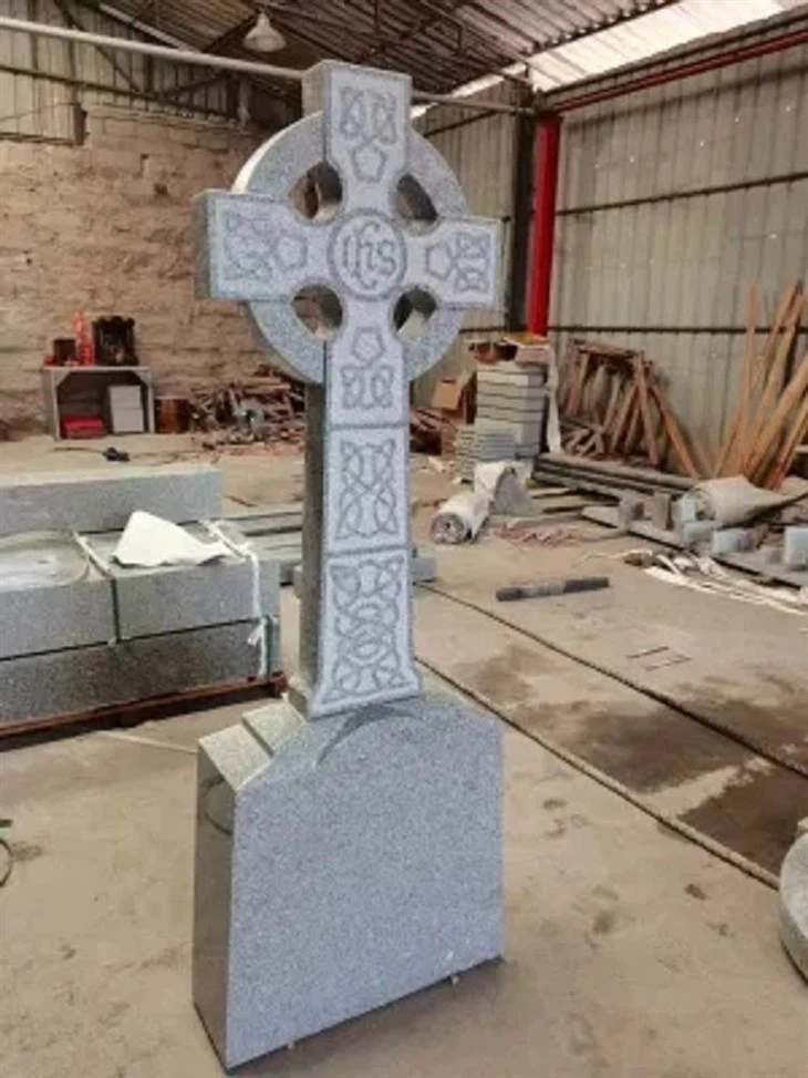 Black-Red-Blue-Color-Granite-Stone-for-Headstones-Tombstones-Gravestone.webp (3)(001)